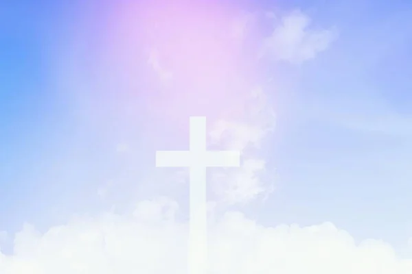 雲の背景に抽象的なキリストクロス — ストック写真