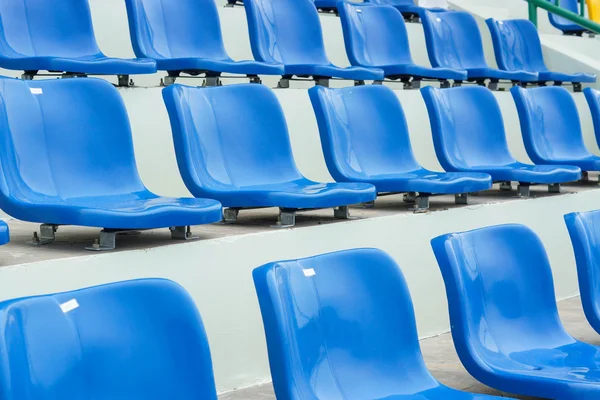 A székek egy stadionban sorok — Stock Fotó