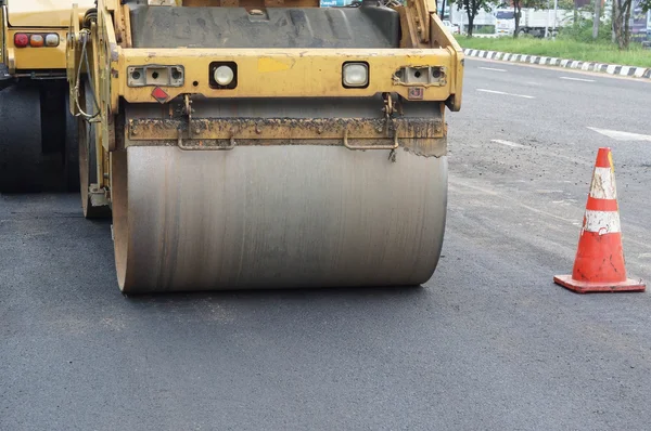 Road roller werken op de bouwplaats — Stockfoto