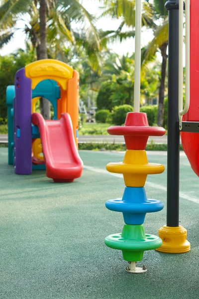 Colorido parque infantil para niños — Foto de Stock