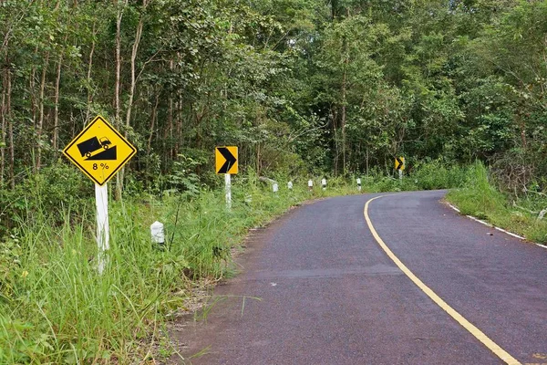 Road sign - Hill up 8% — Stockfoto