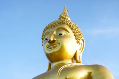 Budizm görüntü mavi gökyüzü ile