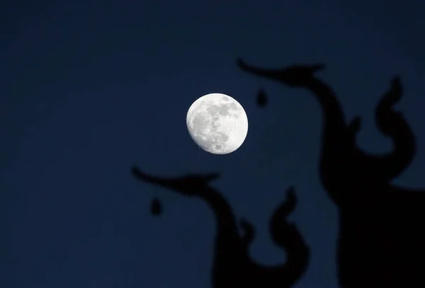 Big moon with Thai swan sculptures — Stock Photo, Image