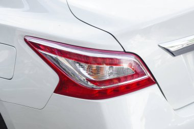 arabanın arka ışığı kapat 