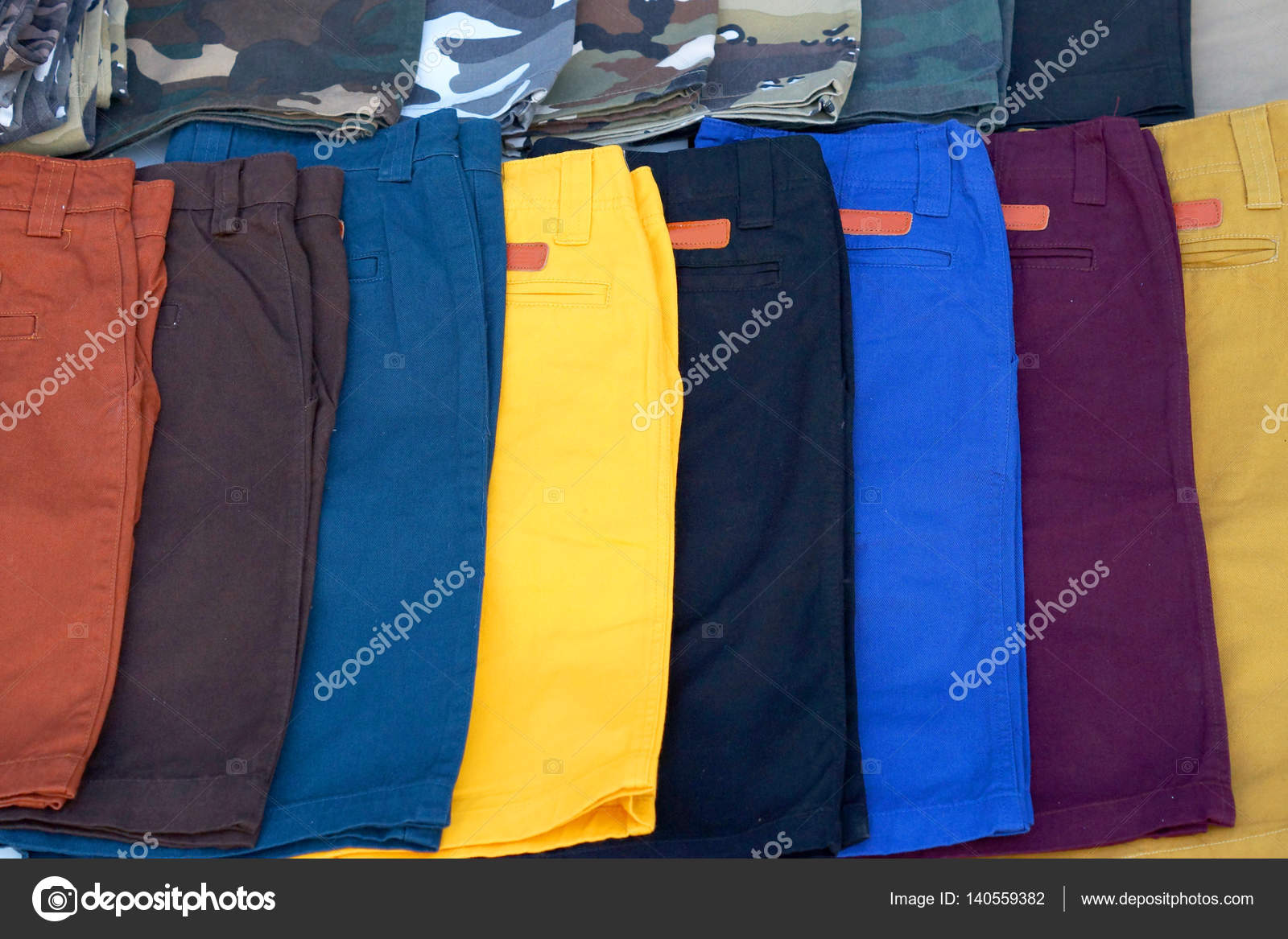 bermuda jeans de cor