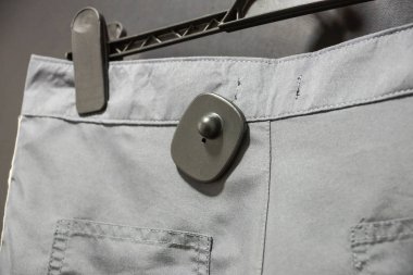 Giyim için RFID sert etiket
