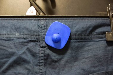 Giyim için RFID sert etiket