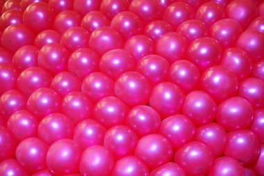 Pembe parlak balonlar