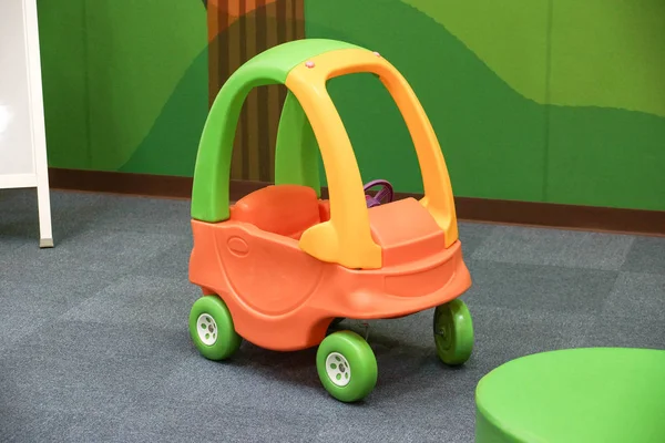 Juguete de coche para niño — Foto de Stock