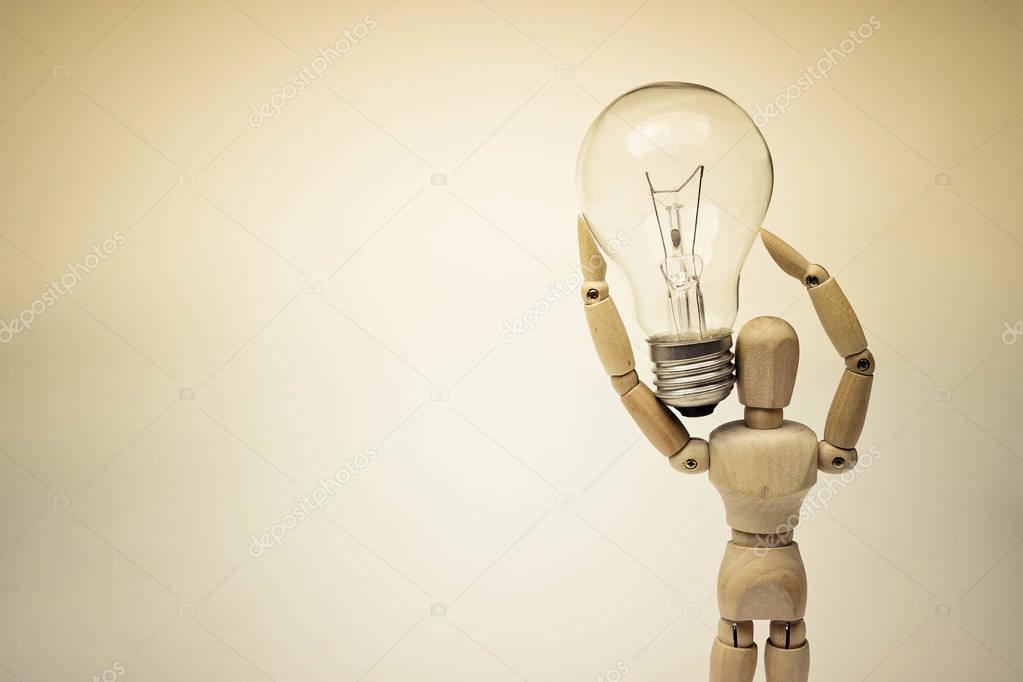 Mannequin carrying light bulb