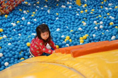  Pit'e oynayan çocuk