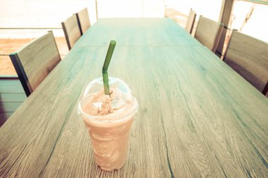 Buzlu kahve götürün