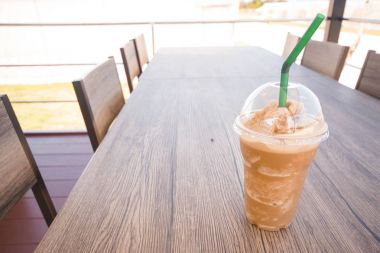 Buzlu kahve götürün