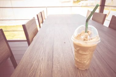 Buzlu kahve götürün