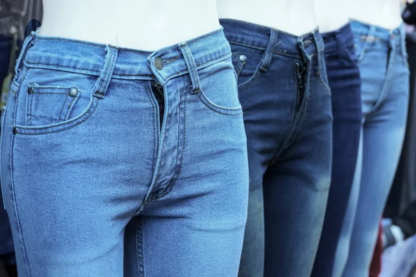 Feminino jeans skinny isolado — Fotografia de Stock