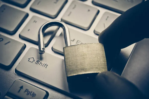 Concetto di violazione della sicurezza informatica — Foto Stock