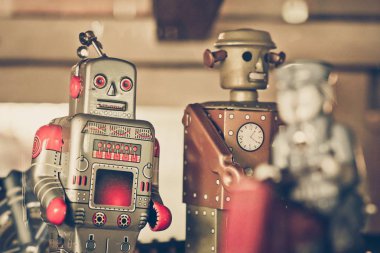 eski klasik robot oyuncaklar