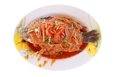 Kızarmış baharatlı balık 