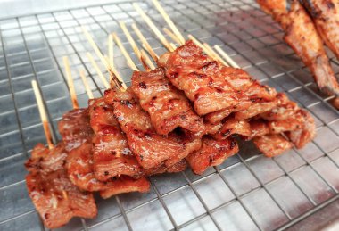 Bir sopa alanının o girerken kavrulmuş domuz eti