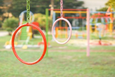 Renkli demir yüzük