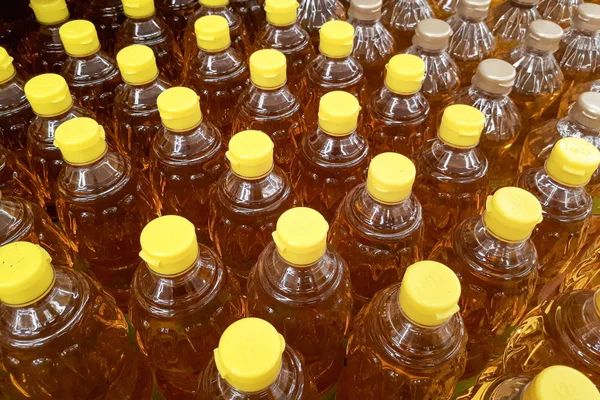 Flaskor av vegetabilisk olja — Stockfoto