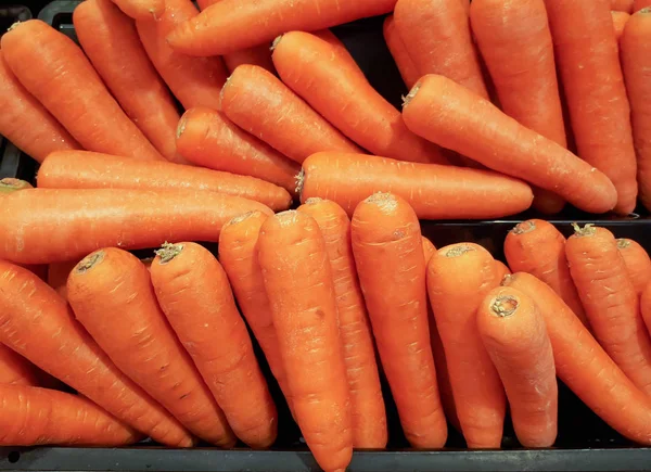Купка моркви на підносі — стокове фото