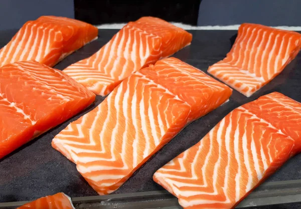 Carne de peixe de salmão cortada — Fotografia de Stock