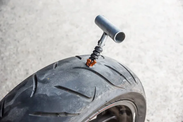 Slanglöst däck reparationssats för punktering — Stockfoto