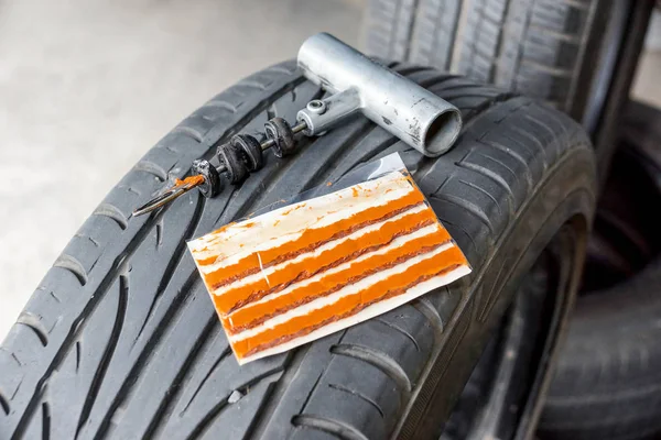 Kit de reparação de perfuração de pneu sem tubo — Fotografia de Stock