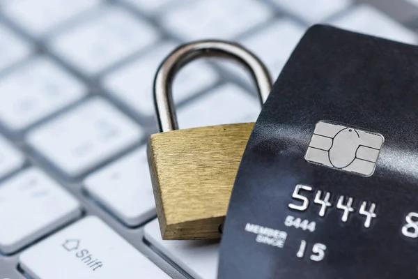Credit card gegevens veiligheidsconcept — Stockfoto