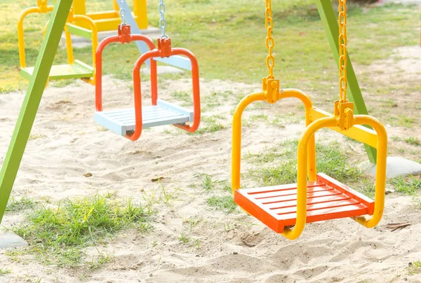 Balançar em um parque infantil — Fotografia de Stock