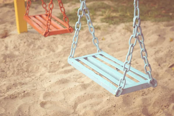 Balançar em um parque infantil — Fotografia de Stock