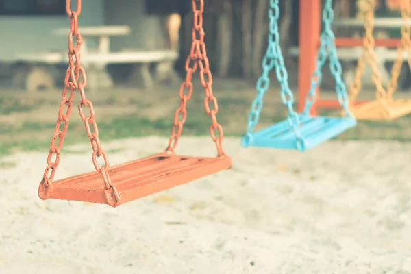 Çocuk parkında sallan — Stok fotoğraf