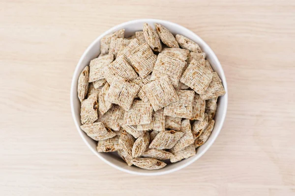 Cereal en un tazón blanco — Foto de Stock