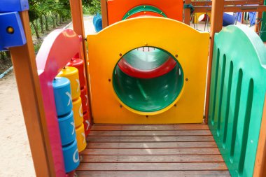 çocuklar için renkli Bahçesi