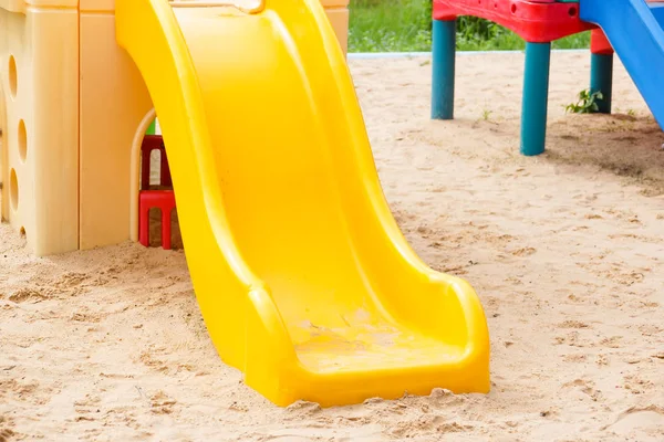 Colorido parque infantil para niños — Foto de Stock