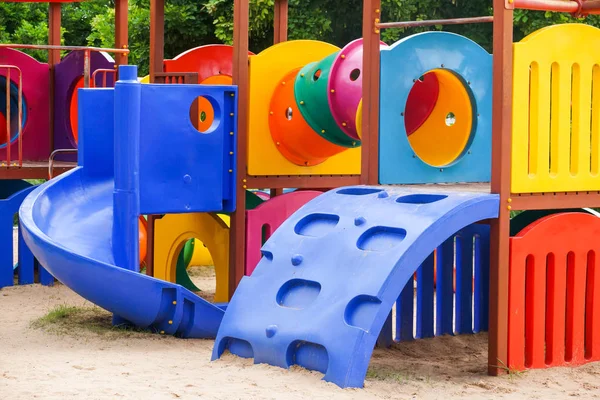 Parco giochi colorato per bambini — Foto Stock