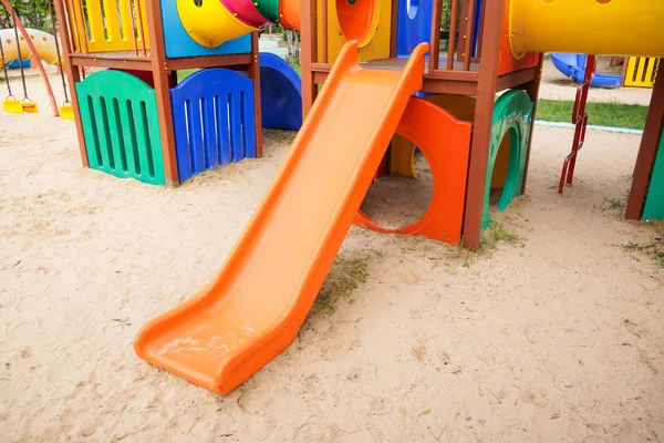 çocuklar için renkli Bahçesi