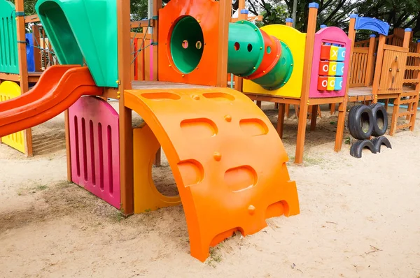 Parco giochi colorato per bambini — Foto Stock