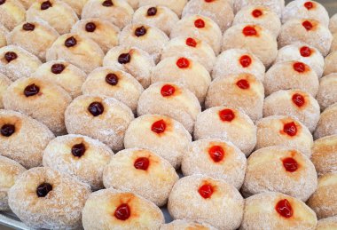 Reçel doldurulmuş çörek