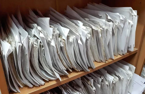 Un armario lleno de archivos de papel — Foto de Stock