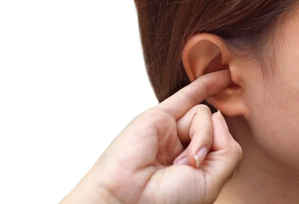 Βάζοντας ένα δάχτυλο στο αυτί της γυναίκας — Φωτογραφία Αρχείου