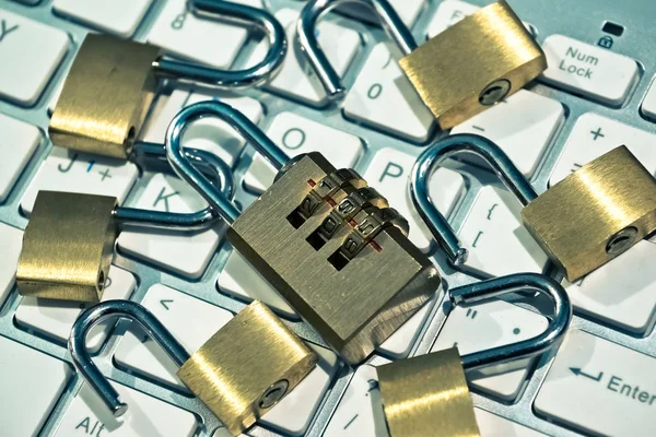 Bloqueio de segurança no teclado do computador — Fotografia de Stock