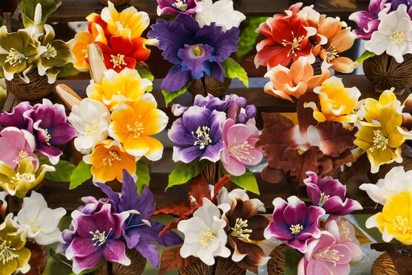 Färgglada konstgjord blomma bakgrund — Stockfoto