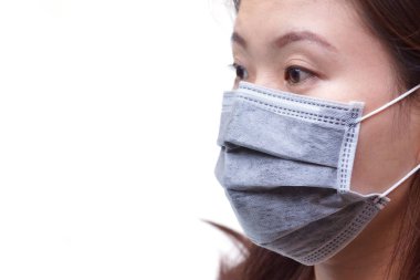 Asyalı kadın tıbbi maske