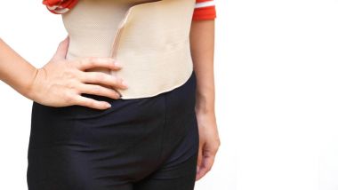 Bel ve sırt desteği giyen erkek                            