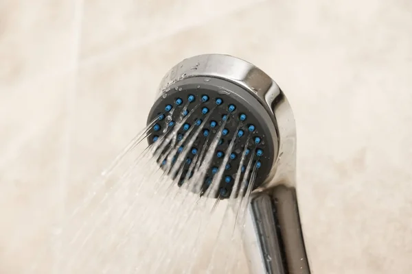 Sprchová Hlavice Vodou Odstěhování — Stock fotografie