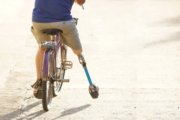 Amputado Bicicleta Con Espacio Copia Para Añadir Texto — Foto de Stock