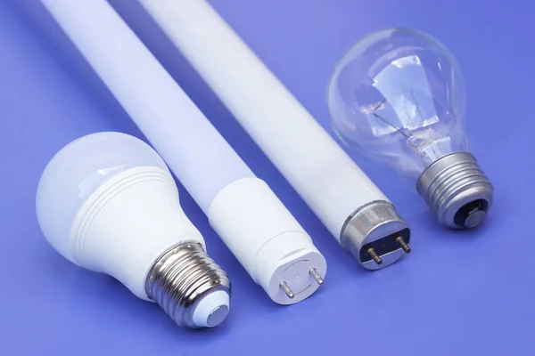 Oude Nieuwe Generatie Van Gloeilampen Lamp Gloeilamp Led Lamp Blauwe — Stockfoto