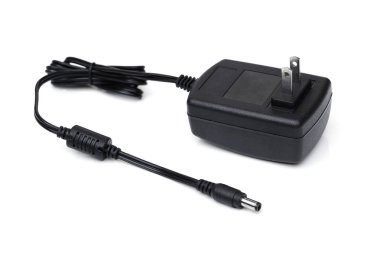 ac adaptörü üzerinde beyaz izole                             